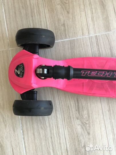 Самокат со светящимися колёсами