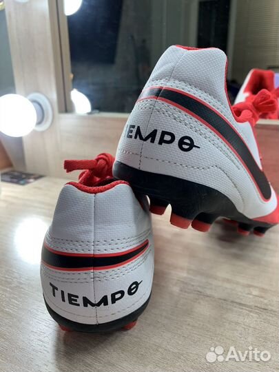 Бутсы Nike с шипами 36 размер