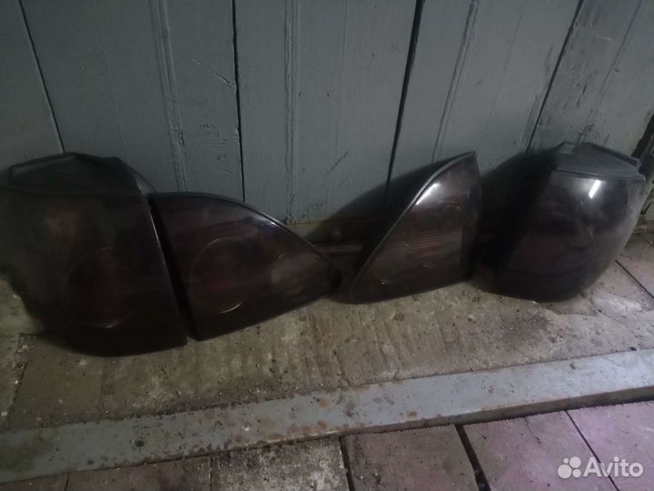 Комплект оригинальных задних фонарей Lexus RX 300