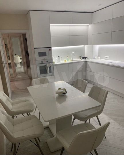 2-к. квартира, 80 м², 8/10 эт.