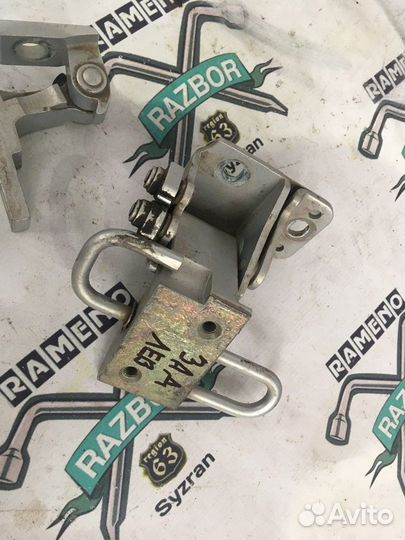 Петли задней левой двери Volkswagen Passat B5