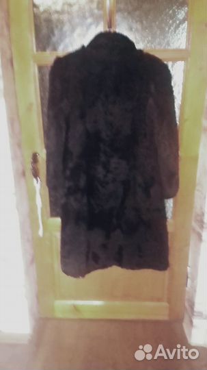 Шуба из меха ламы черного цвета