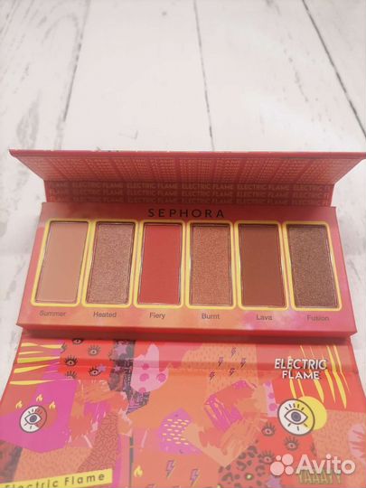 Палетка теней electric flame sephora