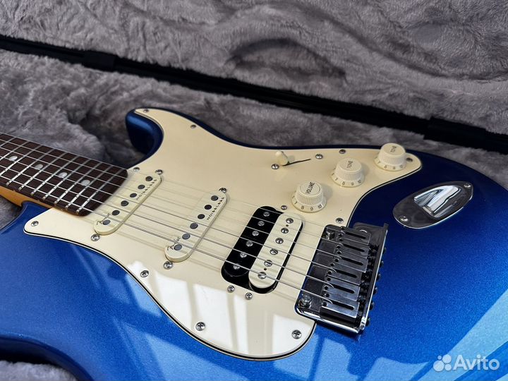 Fender American Ultra Stratocaster HSS Cobra Blue