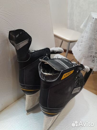 Коньки и наколенники