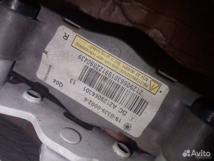 Пиропатрон капота правый Mercedes-Benz E-Class