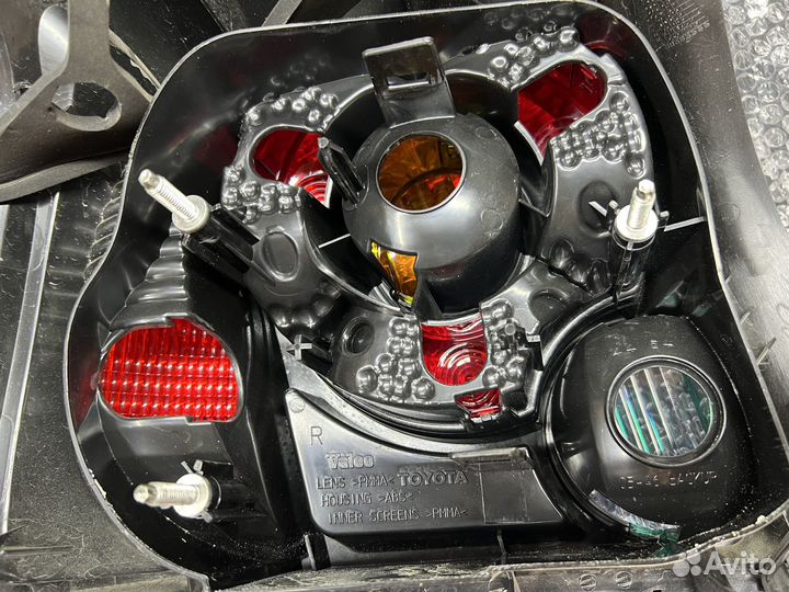 Фонарь задний Toyota Avensis T250