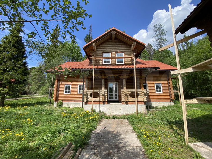 Коттедж 325 м² на участке 15 сот.