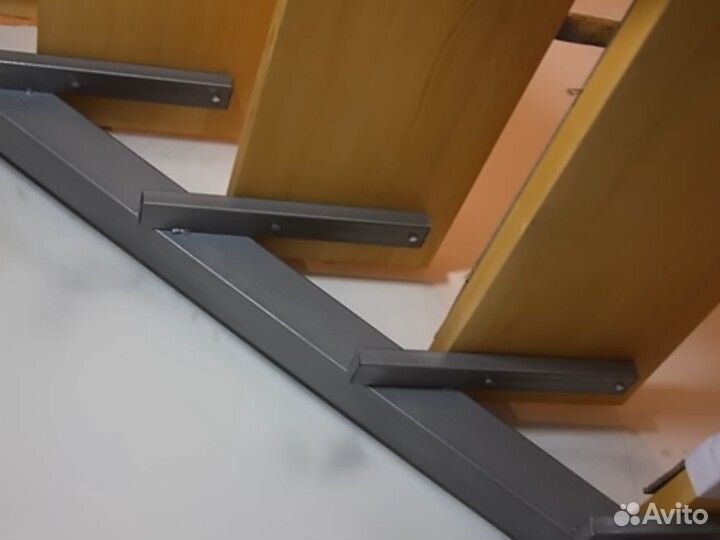 Простая лестница на металлокаркасе