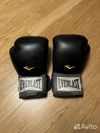 Боксерские перчатки 14 oz everlast
