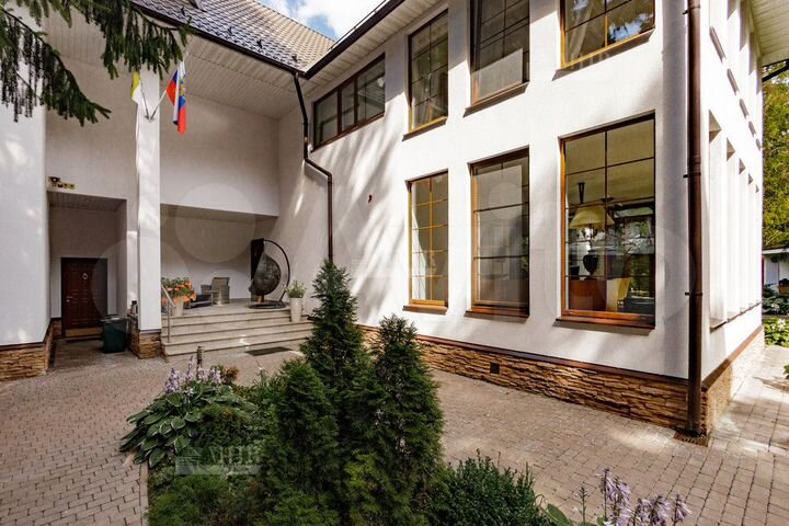 Дом 440 м² на участке 12,5 сот.