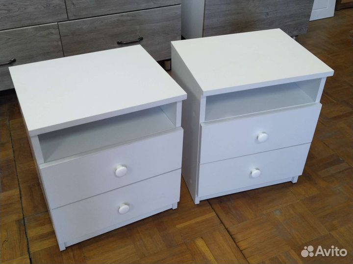 Тумбочка прикроватная, новая