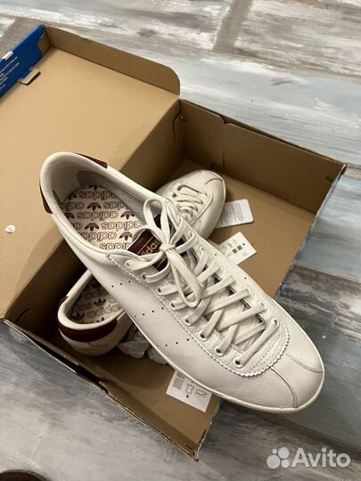 Кроссовки adidas