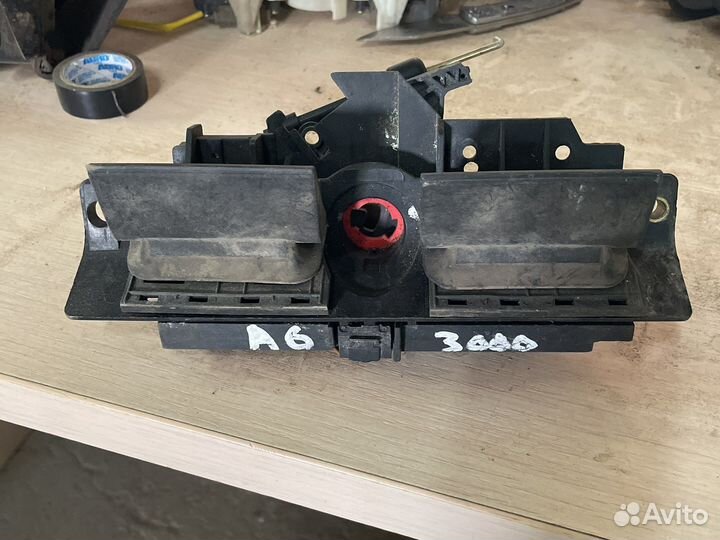 Ркчка багажника audi a6 c5