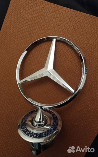 Значок mercedes на капот