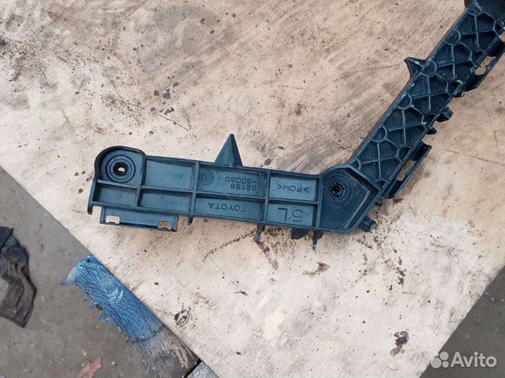 Кронштейн бампера задний левый Toyota Land Cruiser