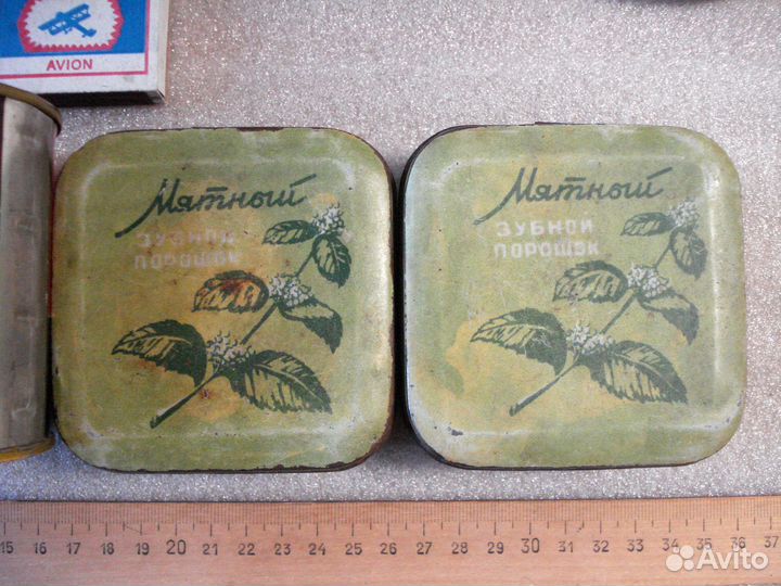 8 коллекционных жестяных коробок разных стран