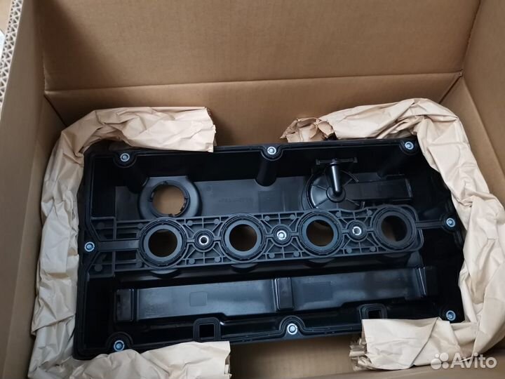 Клапанная крышка Опель Астра Н Зафира