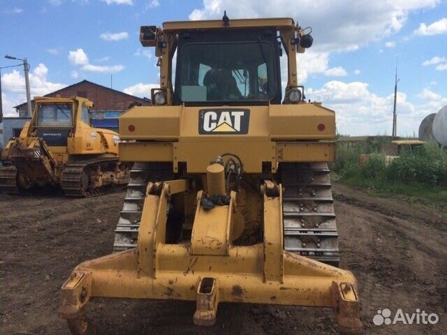 CAT D6T, 2011