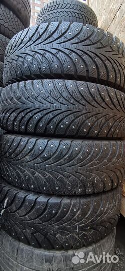 Goodyear UltraGrip Ice 215/65 R16 98T