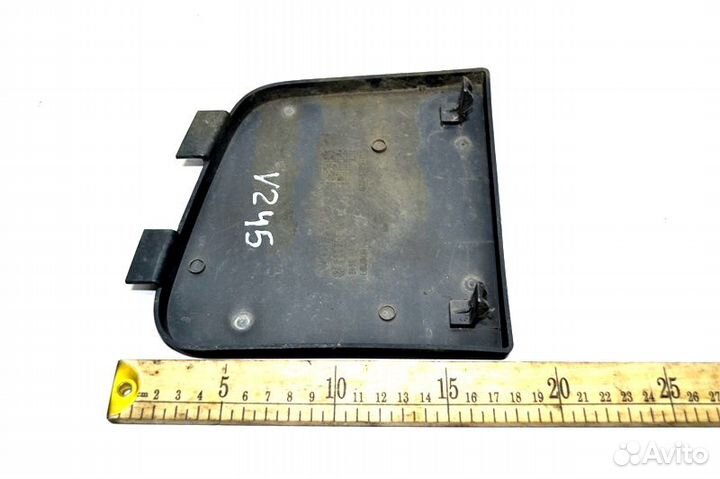 Пластиковая заглушка решетки радиатора, нижняя пра