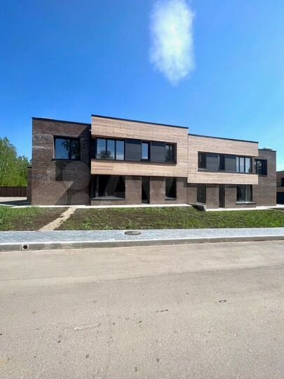 Коттедж 202 м² на участке 2,5 сот.