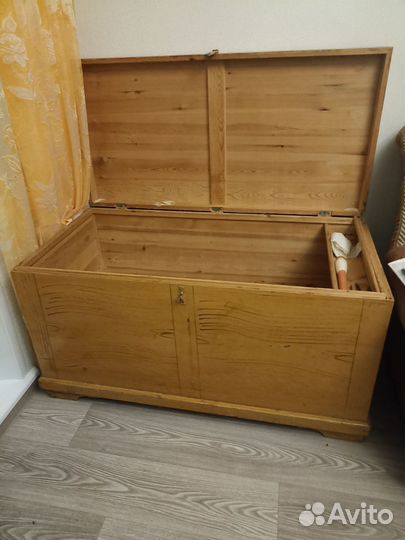 Сундук деревянный