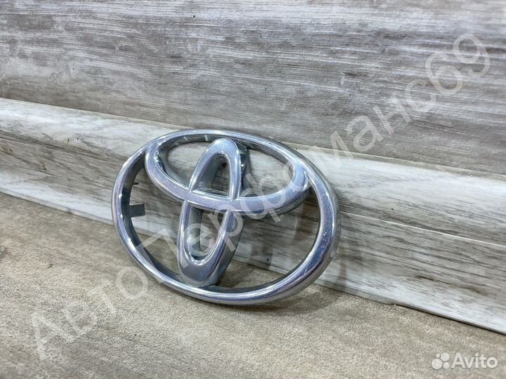 Эмблема передняя Land Cruiser Prado 90 (1996-2002)