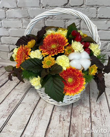 Композиция из живых цветов