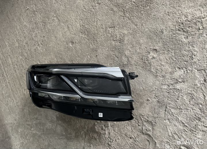 Фара правая Volkswagen Touareg 3 full LED