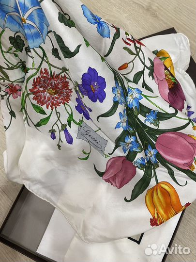 Шелковый платок gucci