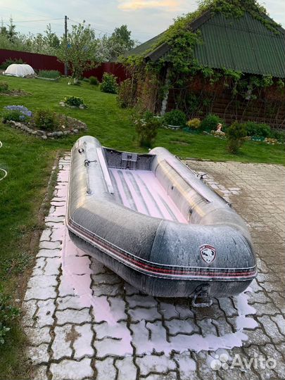 Лодка Hunter boat