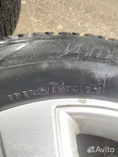 Bridgestone Blizzak Revo2 215/60 R17