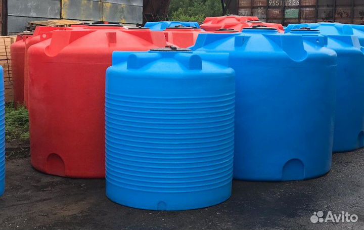 Пластиковая емкость