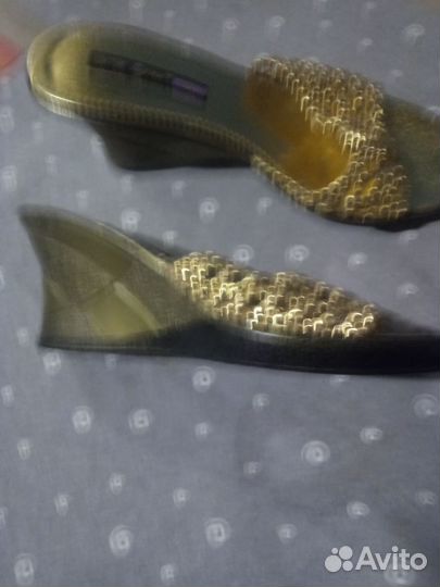 Шлепанцы женские