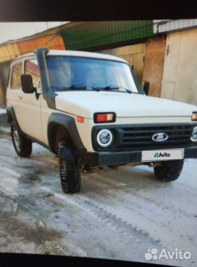 LADA 4x4 (Нива) 1.7 МТ, 2000, 250 000 км