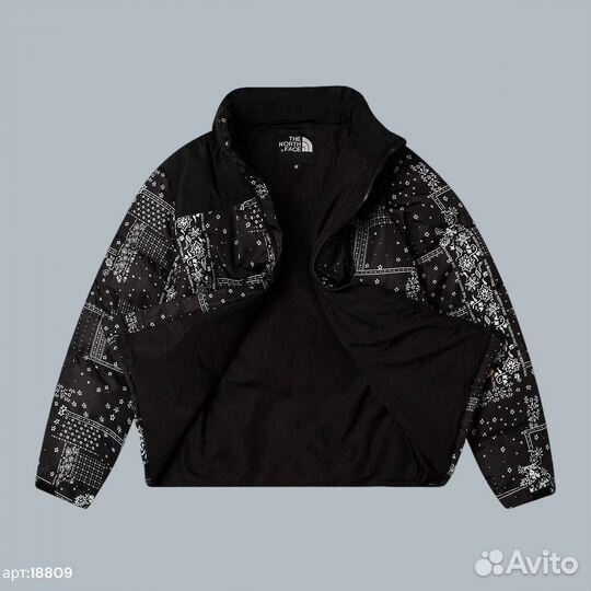 Зимняя куртка The North Face с узорами черно белая 40(XXS)