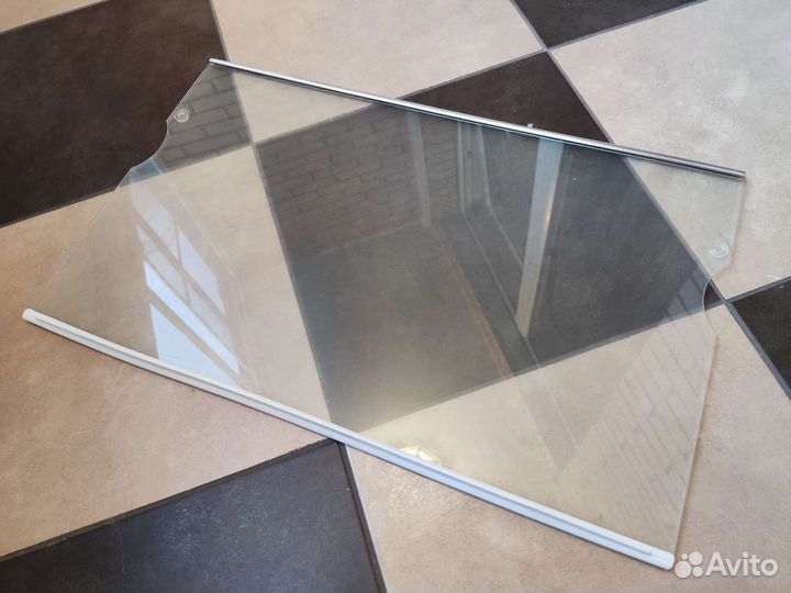 Ящики, полки, ручки холодильника Liebherr