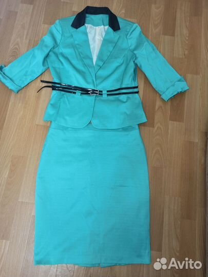 Костюм юбка и пиджак 44