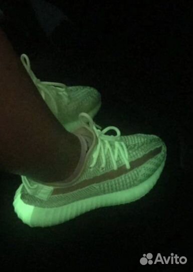 Крутые изики Adidas Yeezy Boost 350 V2 Glow 39