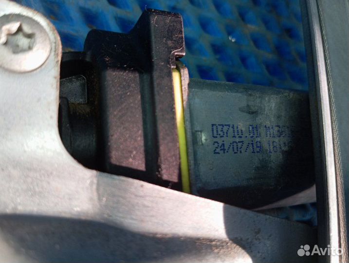 Передний левый стеклоподъемник Renault Logan 2