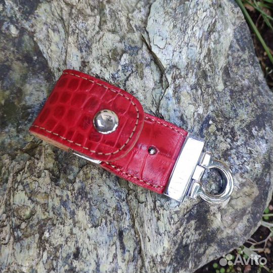 Флешка в кожаном чехле Крокодил