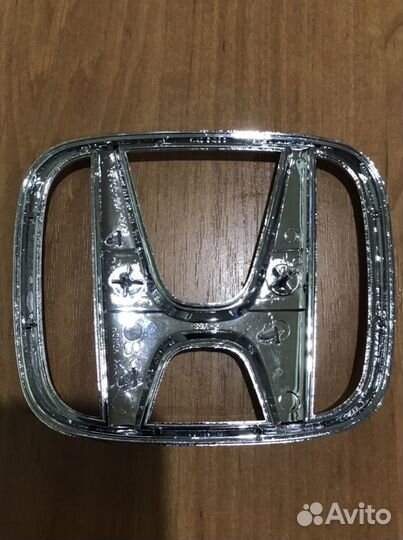 Автомобильный значок honda