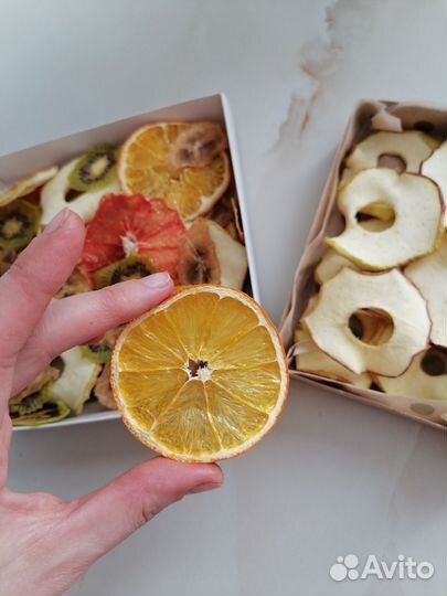 Фрипсы, фруктовые чипсы, сушеные фрукты