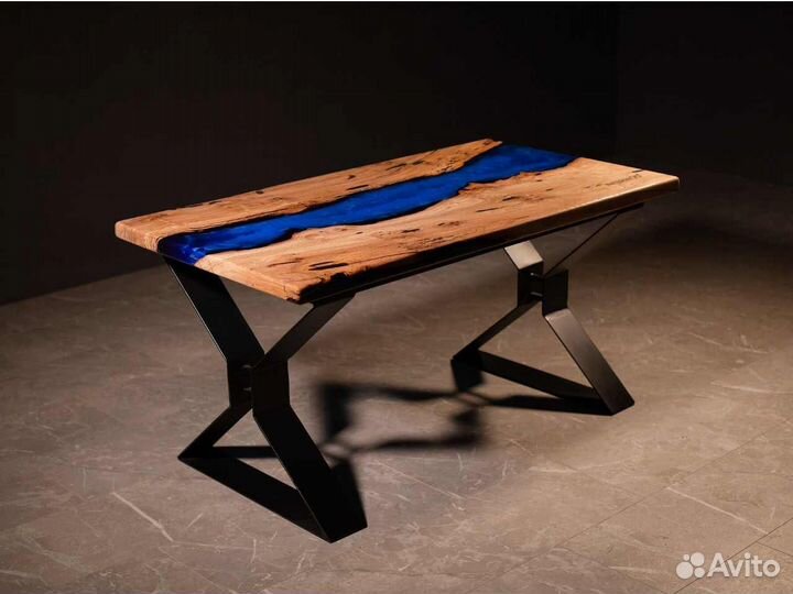 Стол из эпоксидной смолы