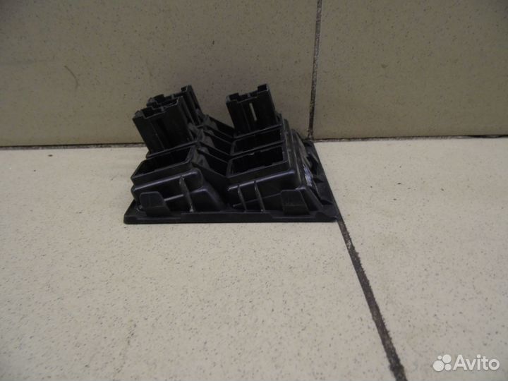 Накладка (кузов внутри) Hi Lux 2015