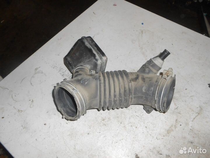 Патрубок воздушного фильтра (Toyota Camry)