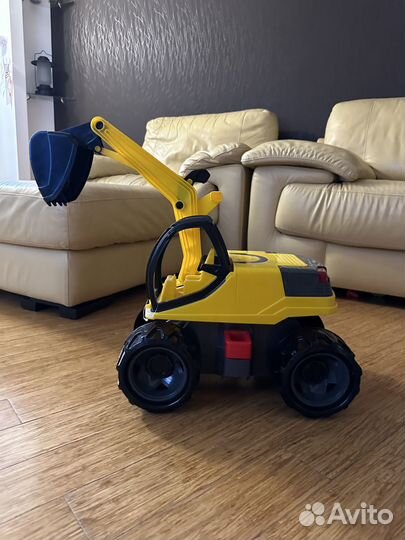 Большой экскаватор Lena