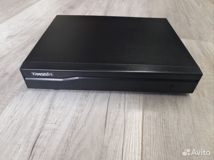 Trassir NVR 1104P v2