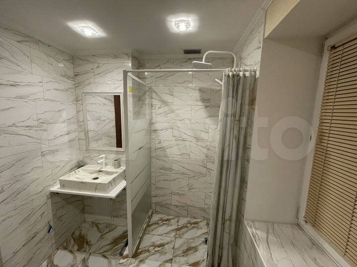 3-к. квартира, 80 м², 1/10 эт.